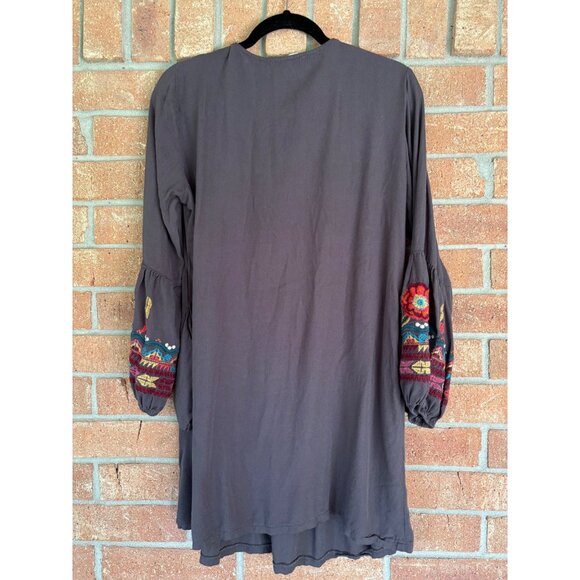 Bohemian Style Gray Tunic Dress With Embroidered Floral Details & Balloon Sleeve - Picture 2 of 10